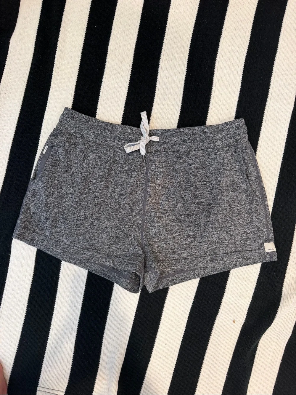 Vuori Halo Performance Shorts Heather Gray Size Medium
